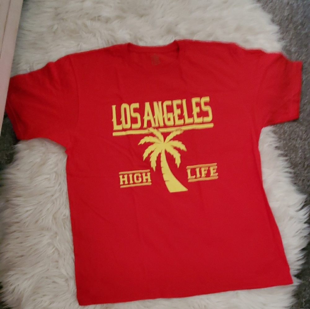 T -shirt / 100% Cotton.  MEN'S/WOMEN'S  XL. RED